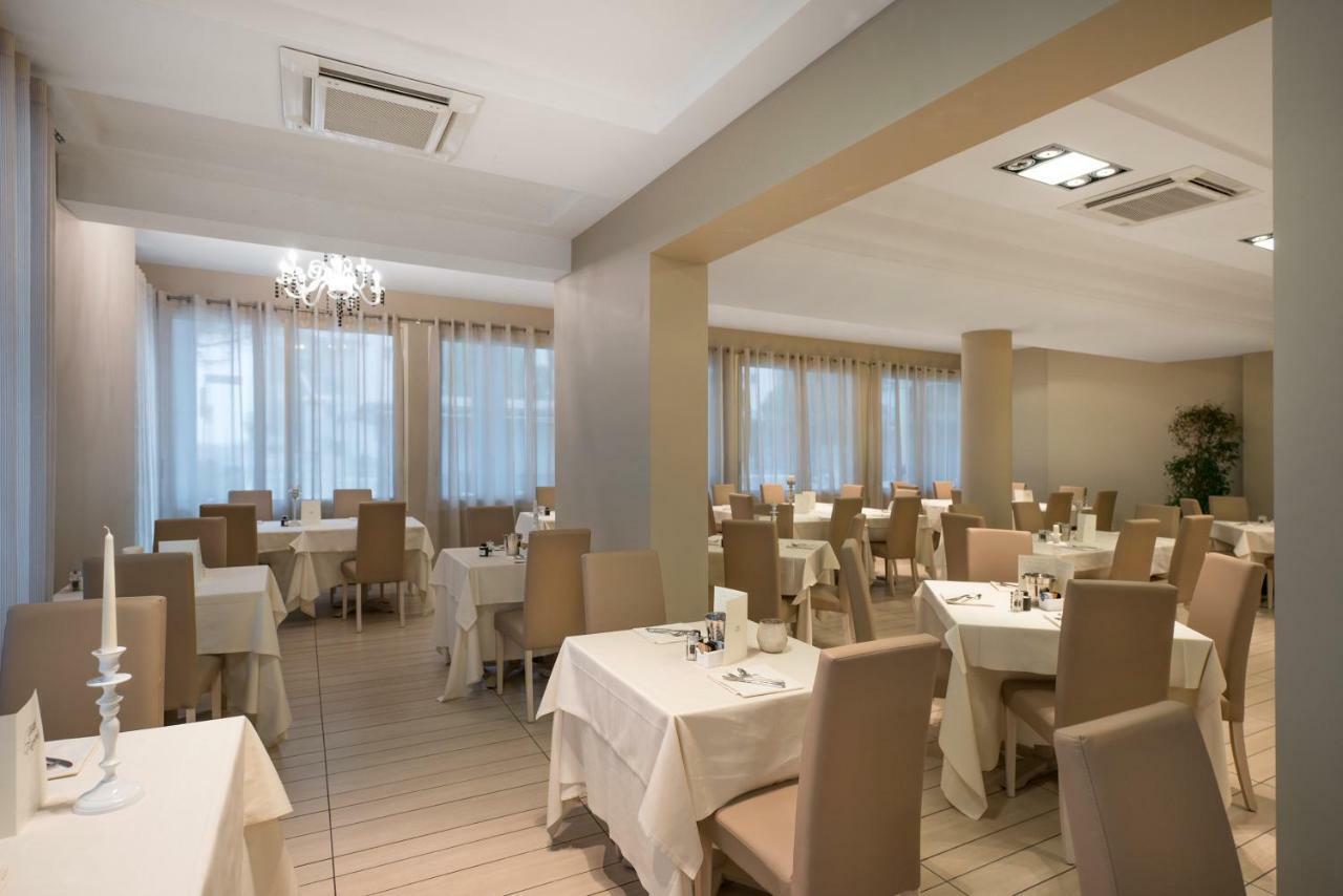 Hotel Fiamma Cesenatico Esterno foto