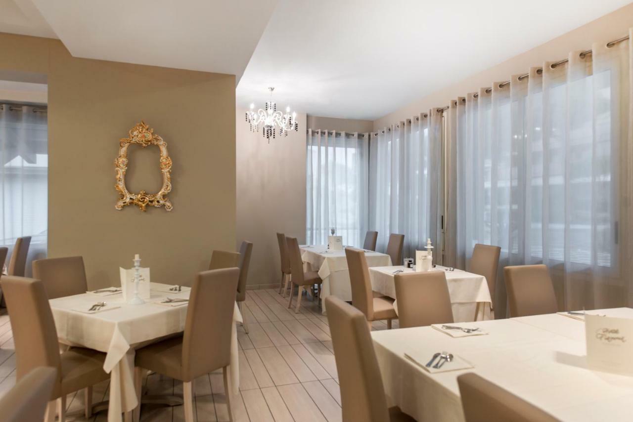 Hotel Fiamma Cesenatico Esterno foto